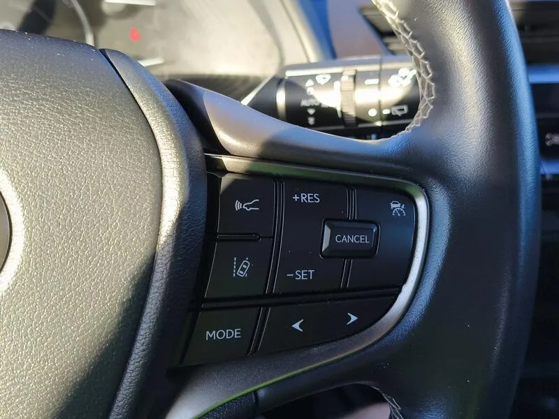 Lexus UX 2.0 250h Business - foto 22