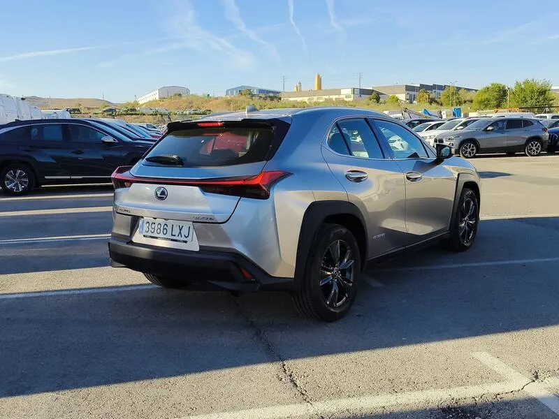 Lexus UX 2.0 250h Business - foto 6
