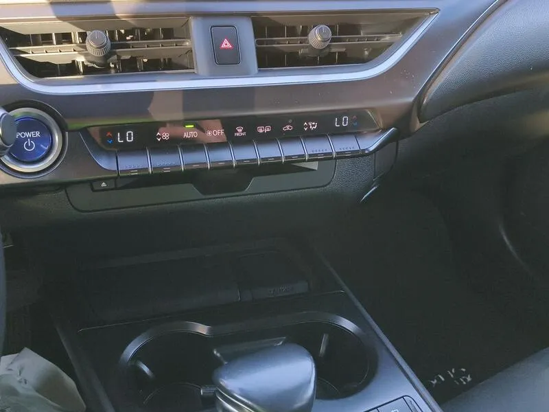 Lexus UX 2.0 250h Business - foto 12