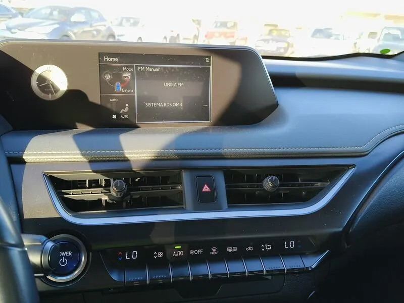 Lexus UX 2.0 250h Business - foto 11