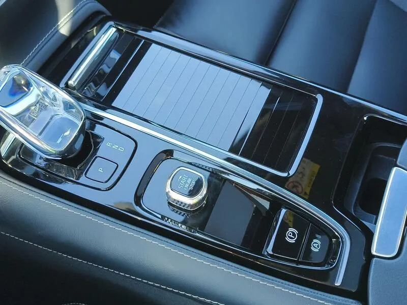 Volvo S60 Recharge T8 Ultimate Dark - foto 13