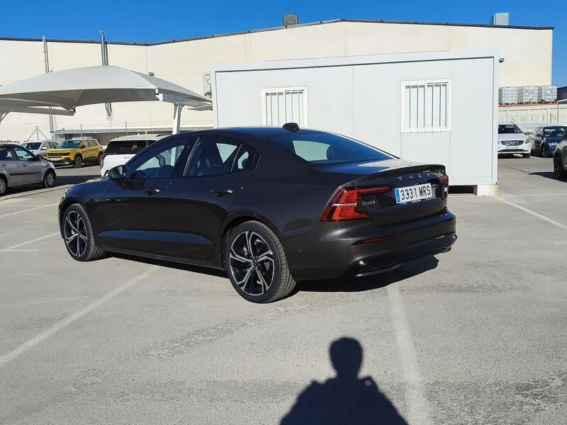 Volvo S60 Recharge T8 Ultimate Dark - foto 4