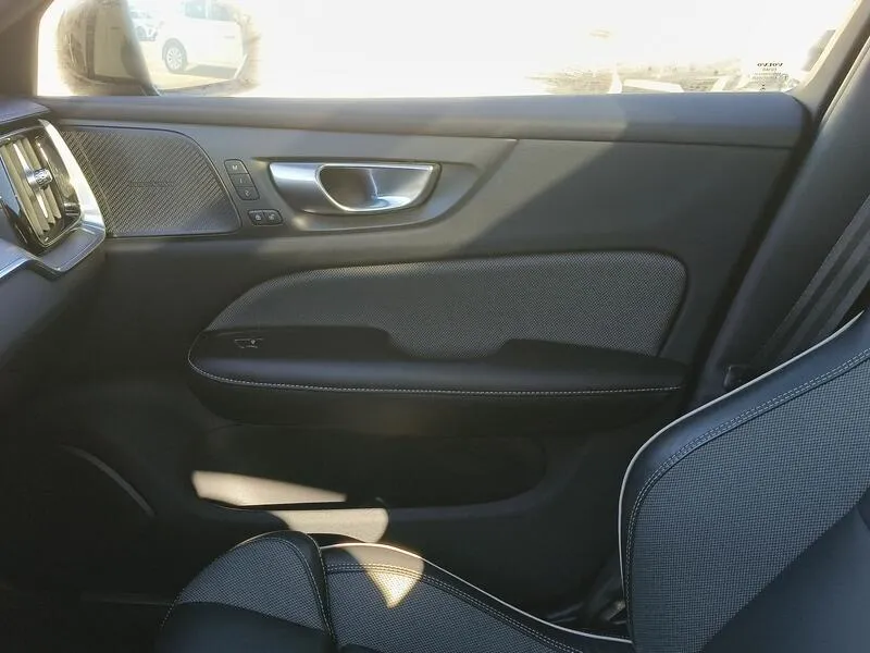 Volvo S60 Recharge T8 Ultimate Dark - foto 20