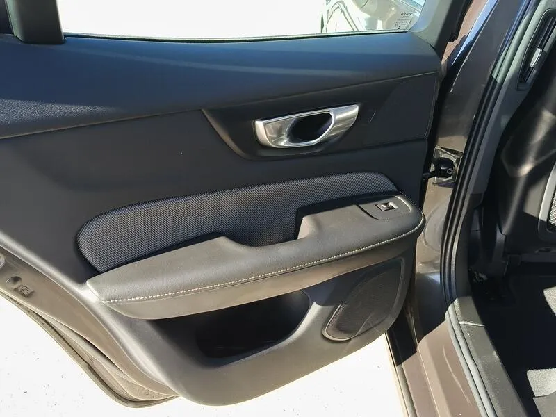 Volvo S60 Recharge T8 Ultimate Dark - foto 35
