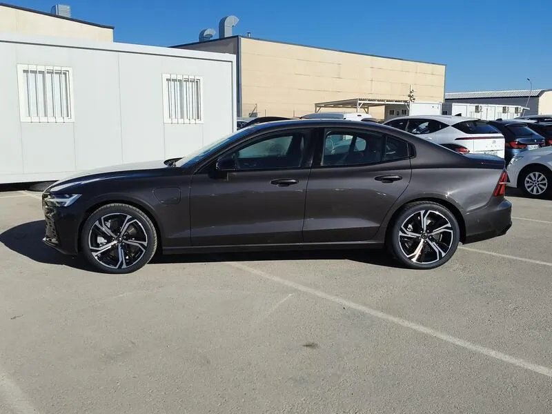 Volvo S60 Recharge T8 Ultimate Dark - foto 3