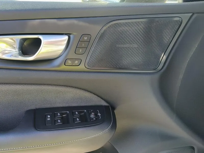 Volvo S60 Recharge T8 Ultimate Dark - foto 29