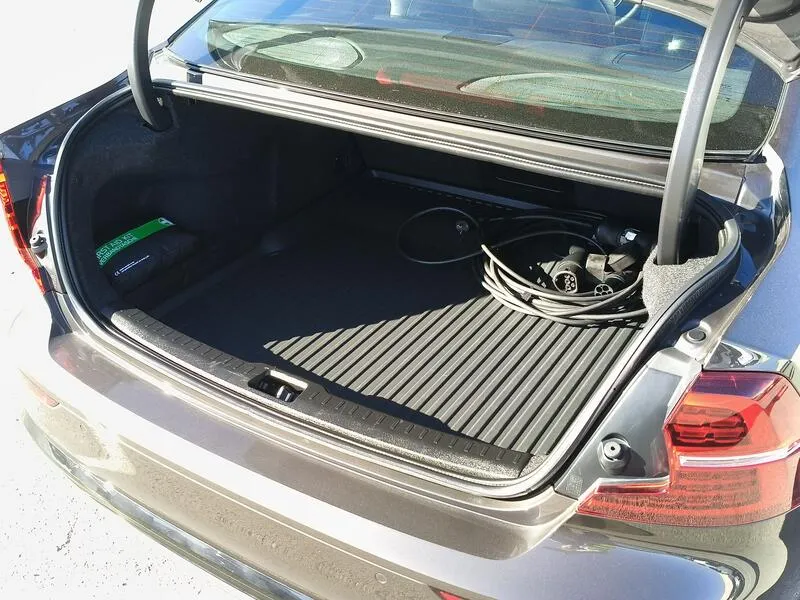 Volvo S60 Recharge T8 Ultimate Dark - foto 38