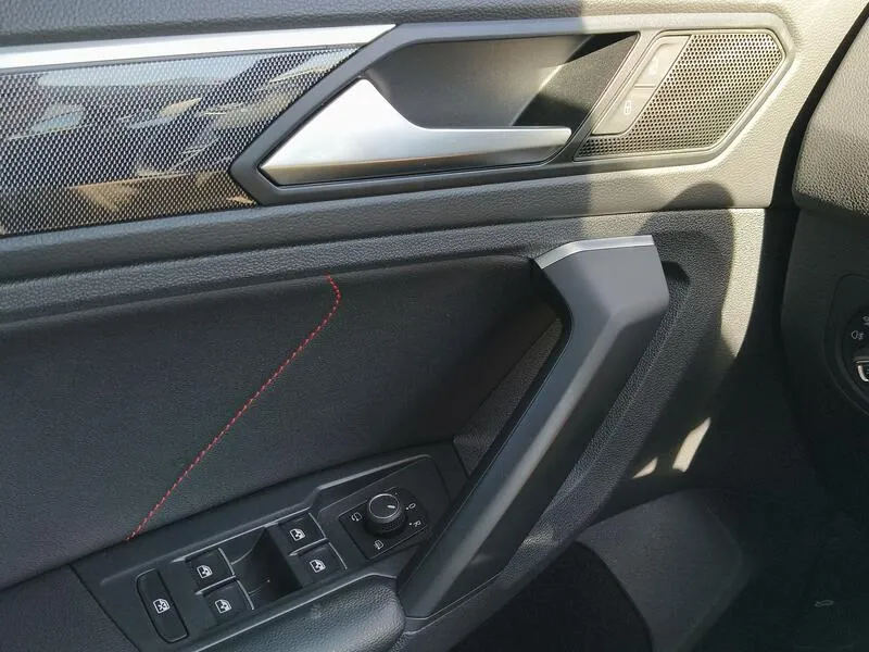 Volkswagen Tiguan Urban Sport 2.0 TDI - foto 30