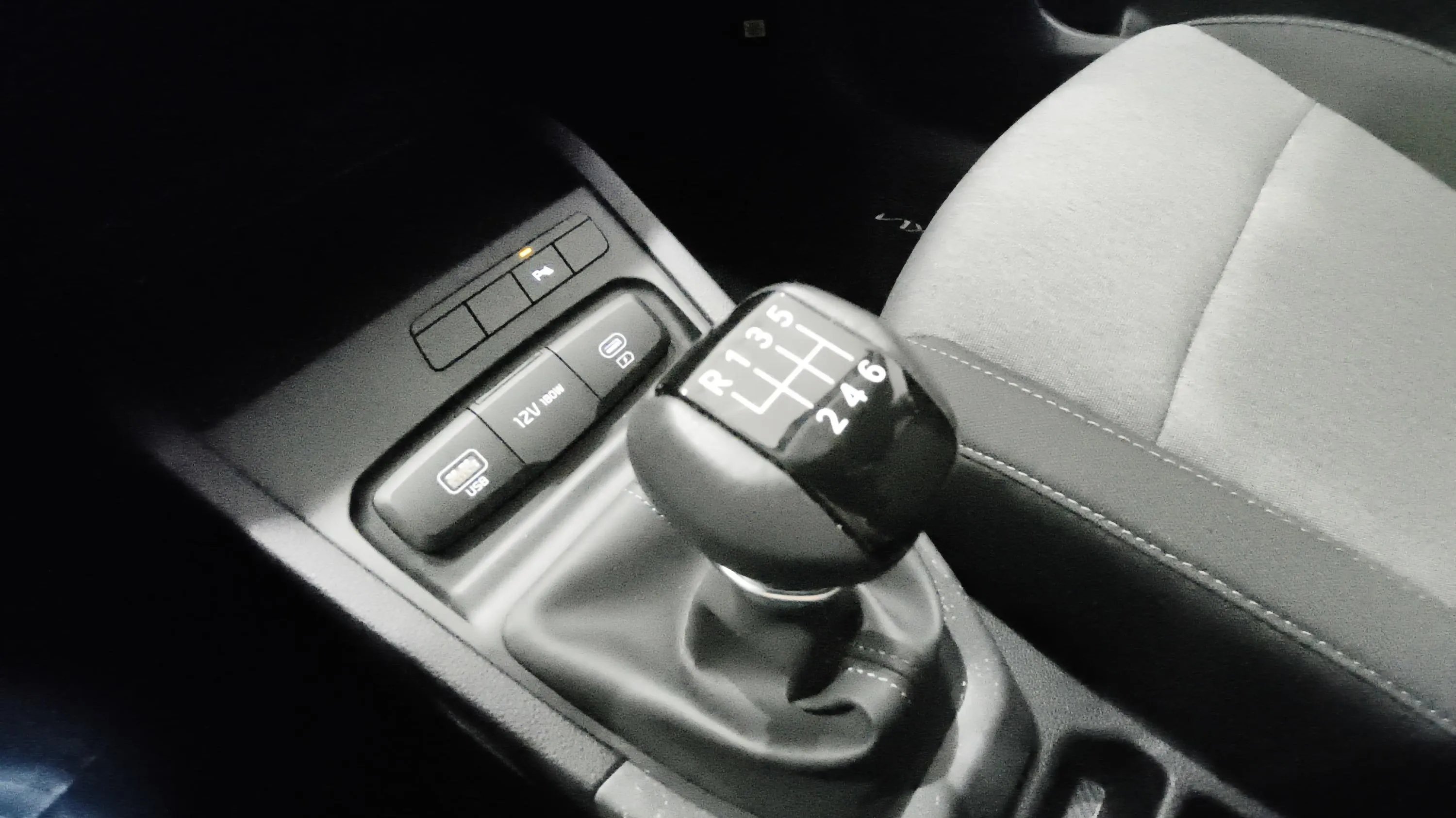 Kia Stonic 1.0 T-GDi MHEV Business - foto 13