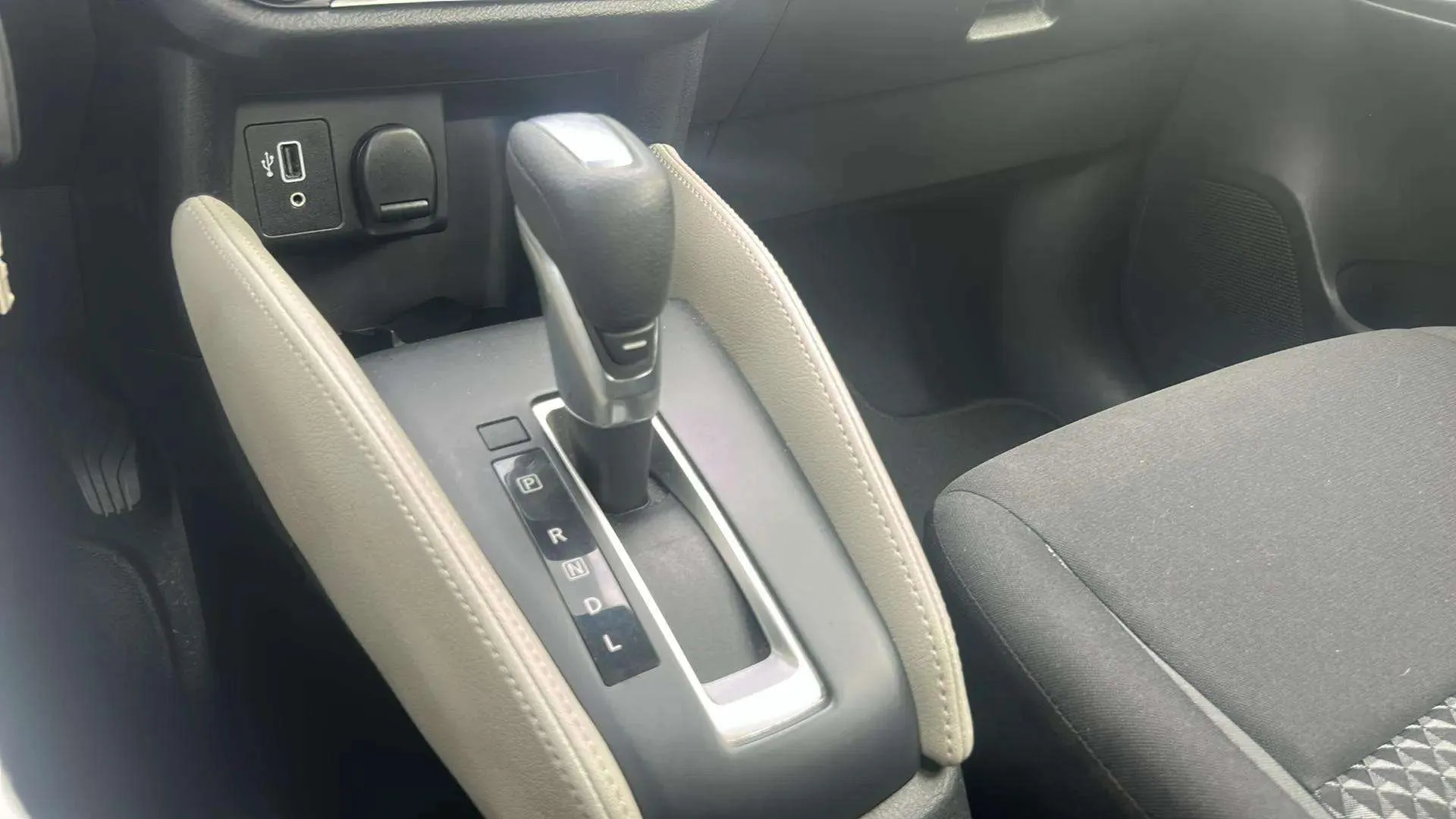 Nissan Micra IG-T E6D CVT Acenta - foto 16