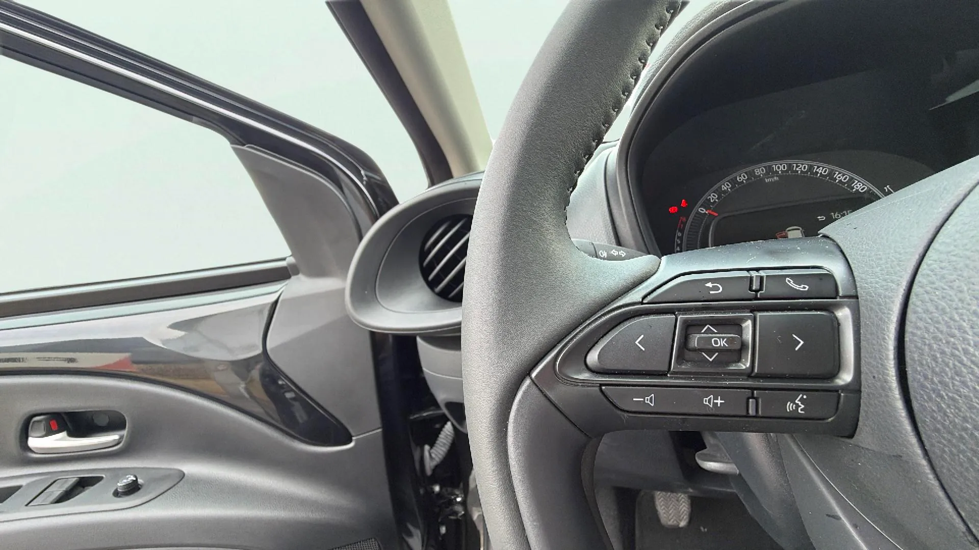 Toyota Aygo X 1.0 VVT-I Play - foto 16