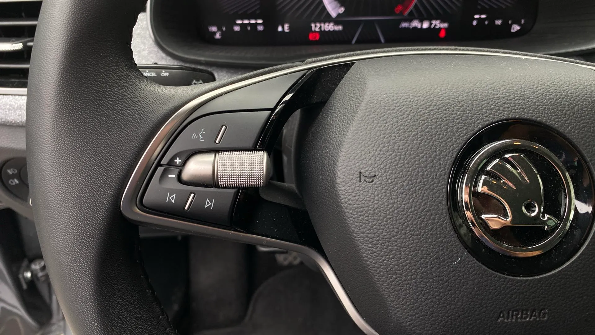 Škoda Kamiq 1.0 TSI Design - foto 17
