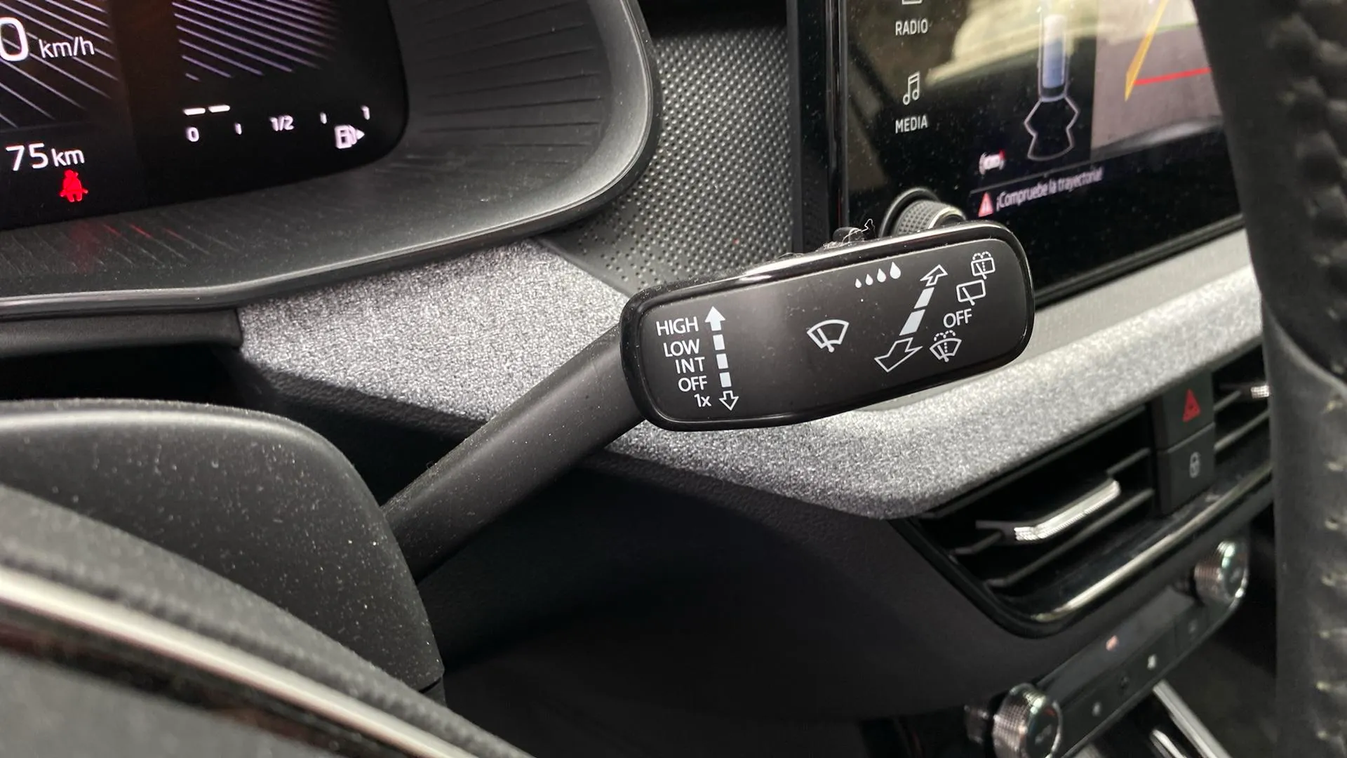 Škoda Kamiq 1.0 TSI Design - foto 20