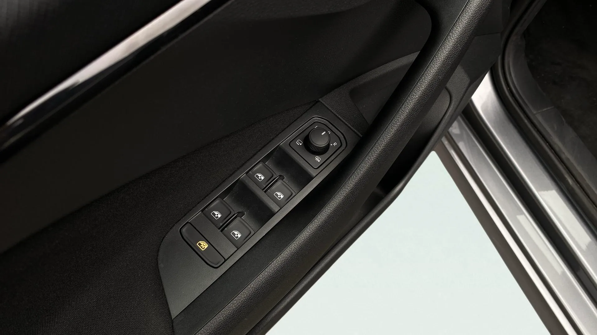 Škoda Kamiq 1.0 TSI Design - foto 23