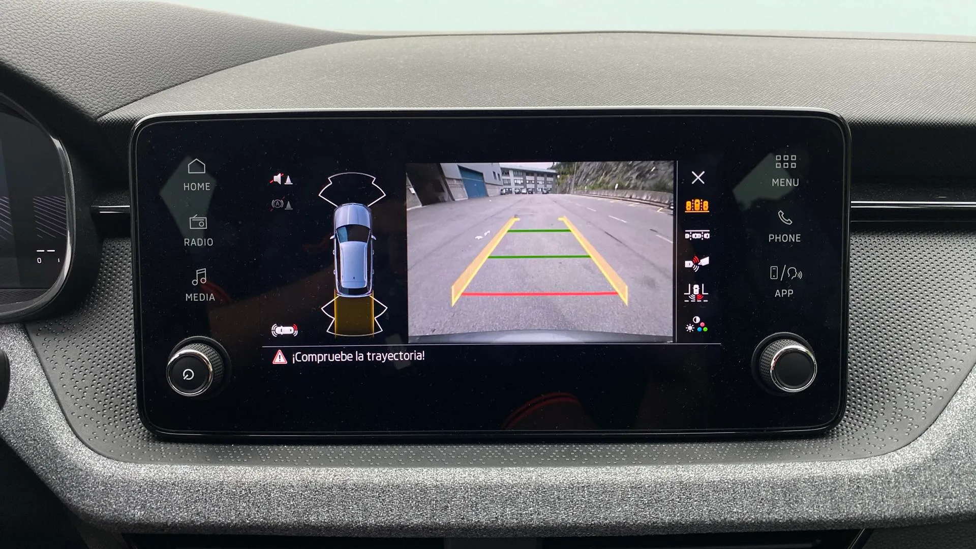 Škoda Kamiq 1.0 TSI Design - foto 16