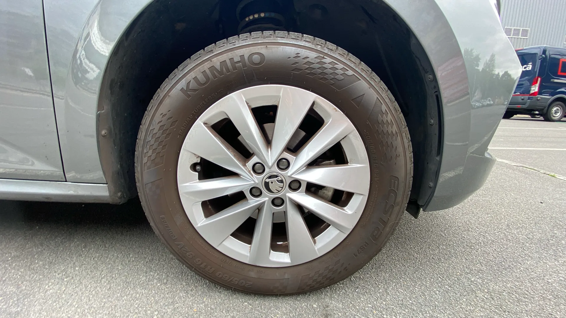 Škoda Kamiq 1.0 TSI Design - foto 26
