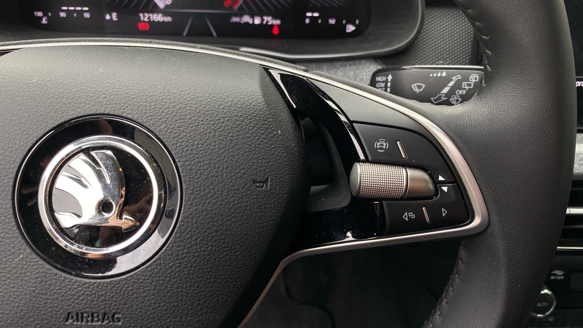 Škoda Kamiq 1.0 TSI Design - foto 18