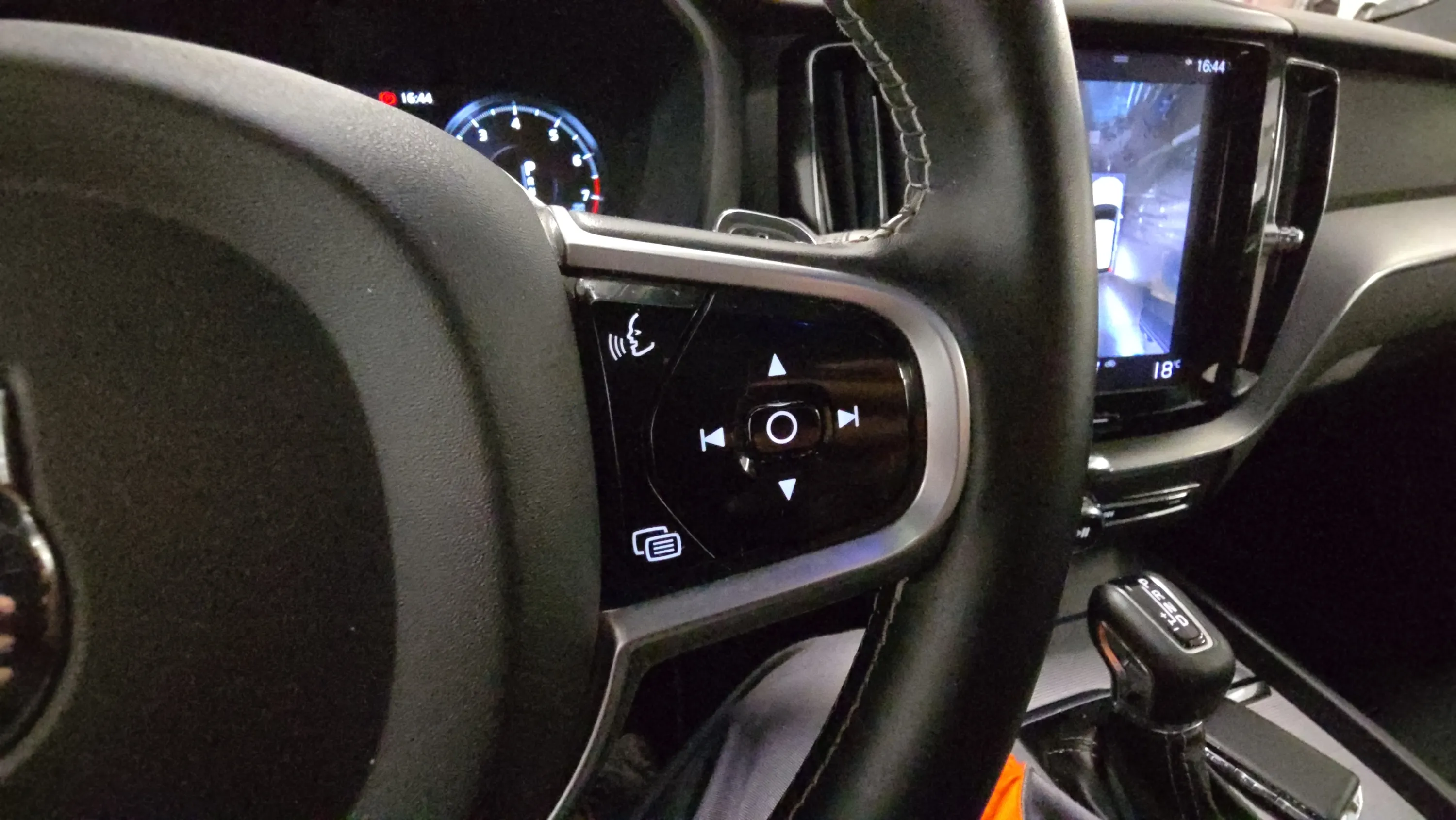 Volvo XC60 2.0 T5 AWD Momentum - foto 13