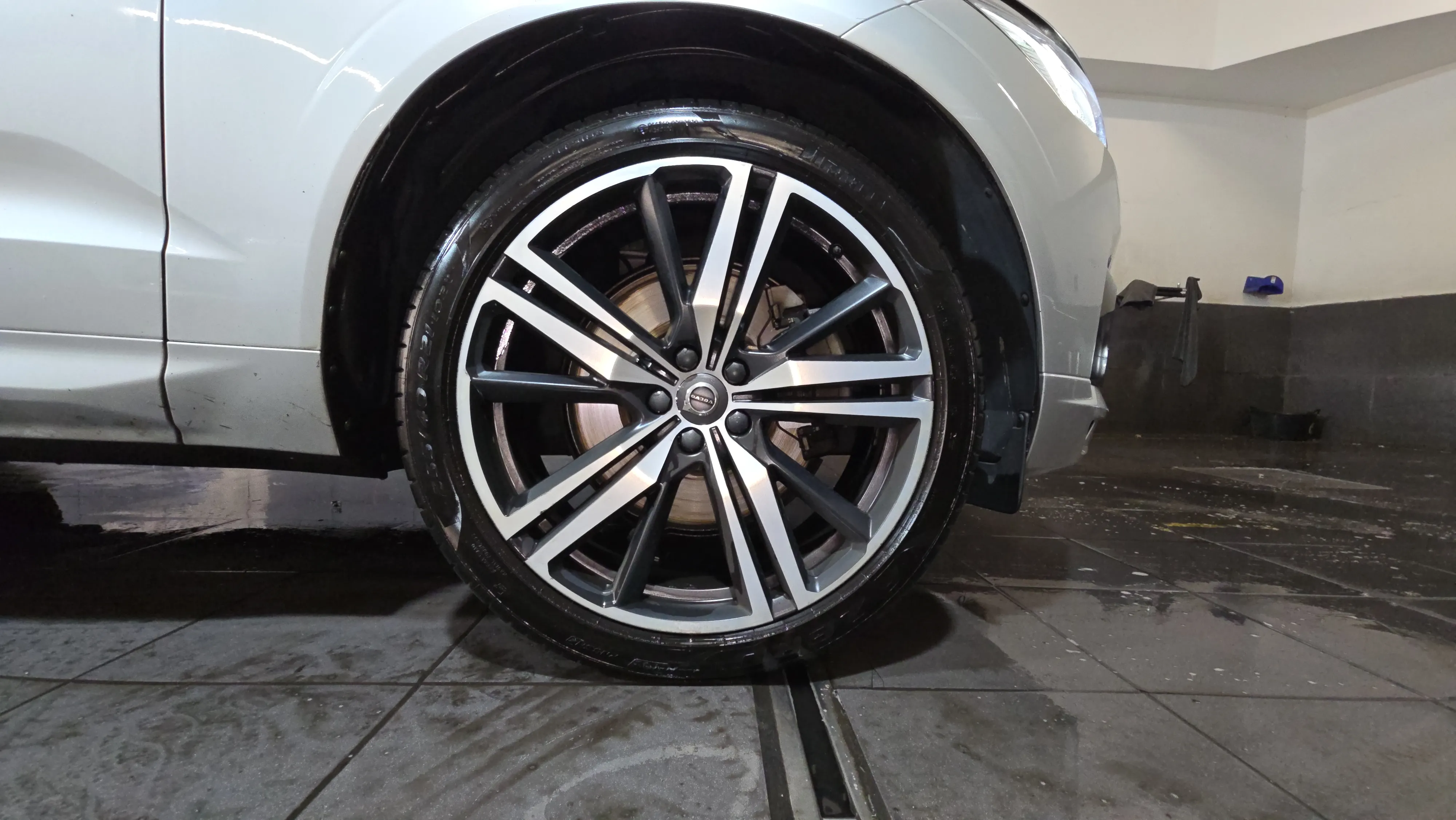 Volvo XC60 2.0 T5 AWD Momentum - foto 25