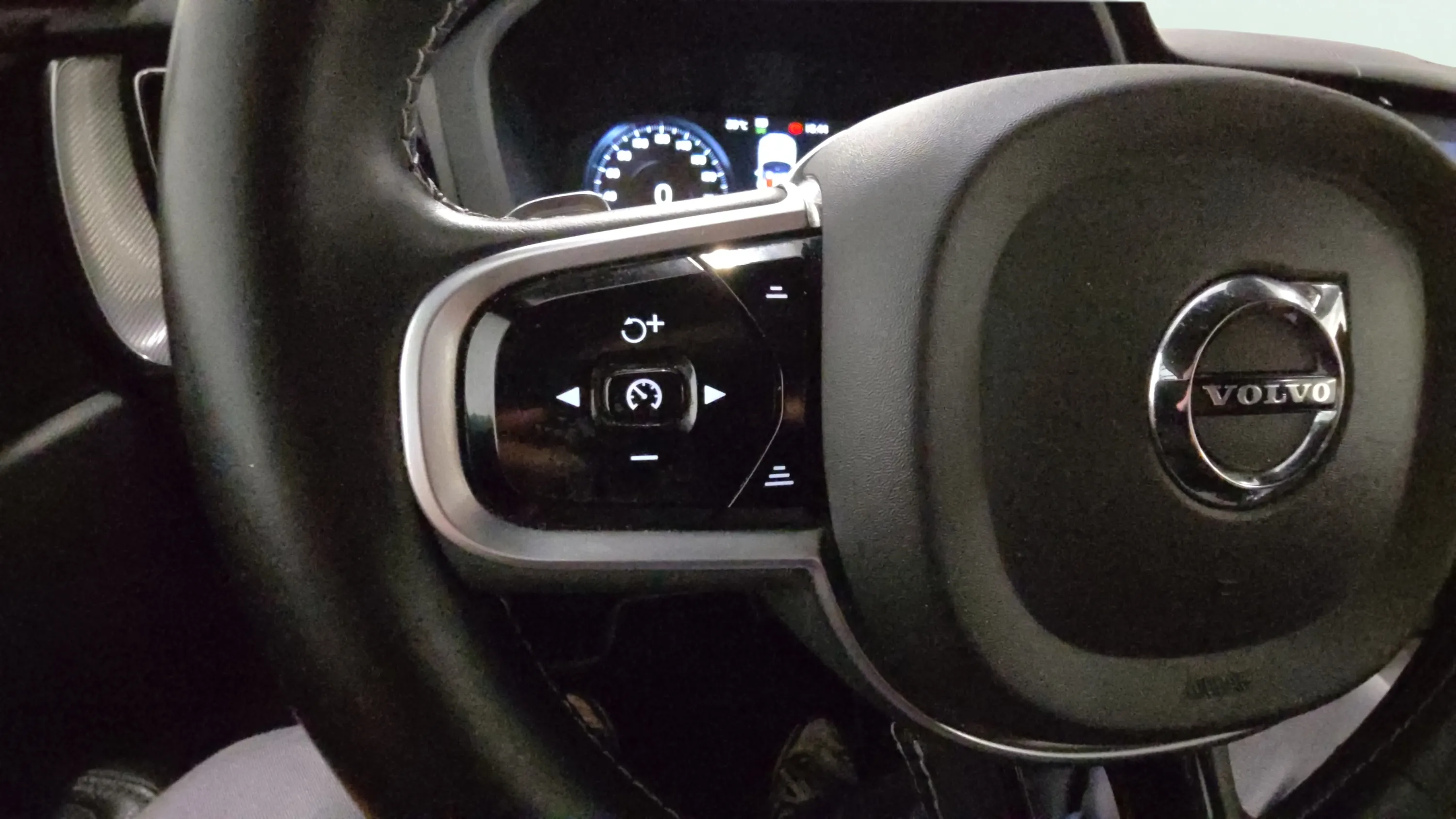 Volvo XC60 2.0 T5 AWD Momentum - foto 12