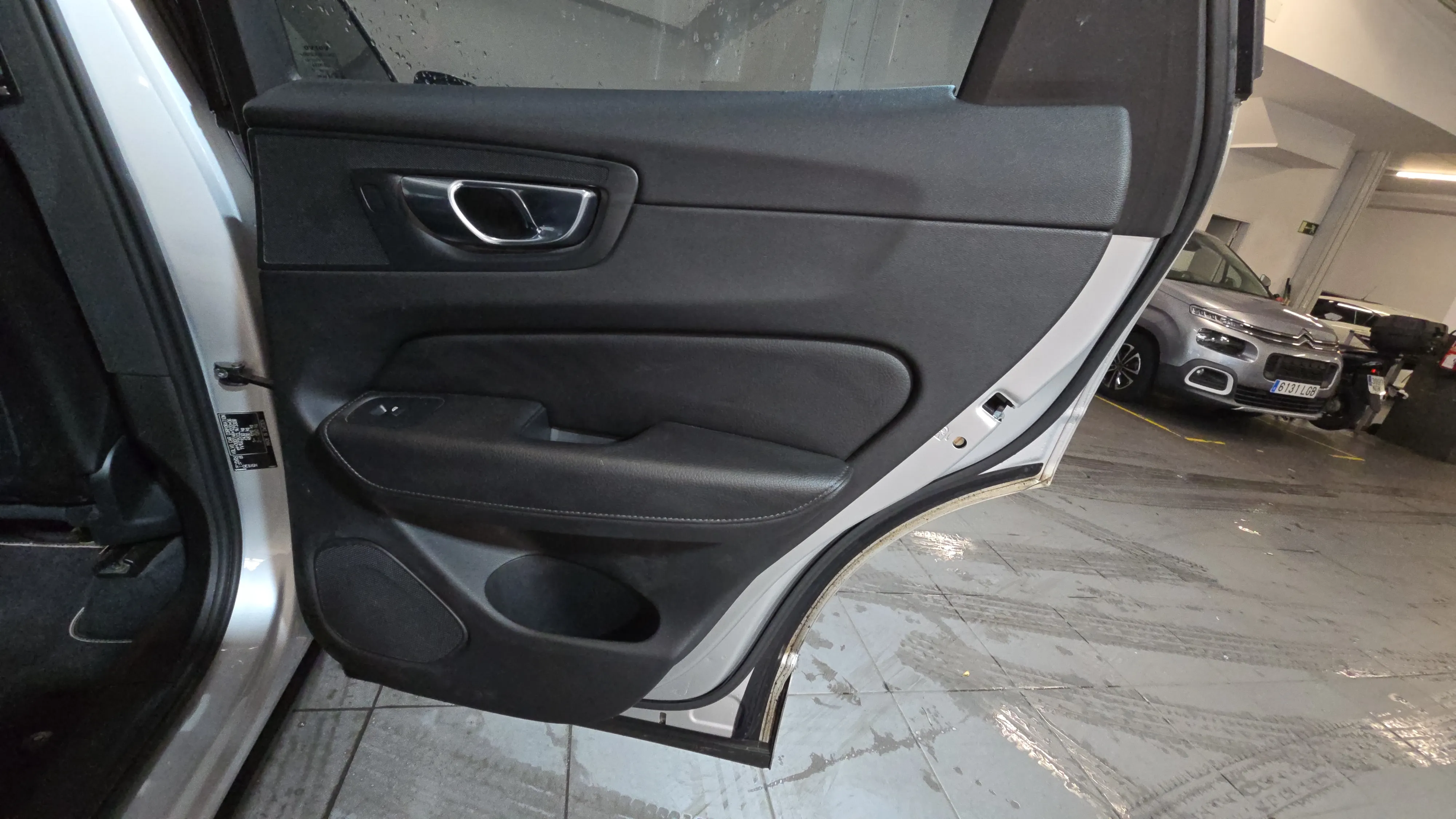 Volvo XC60 2.0 T5 AWD Momentum - foto 19