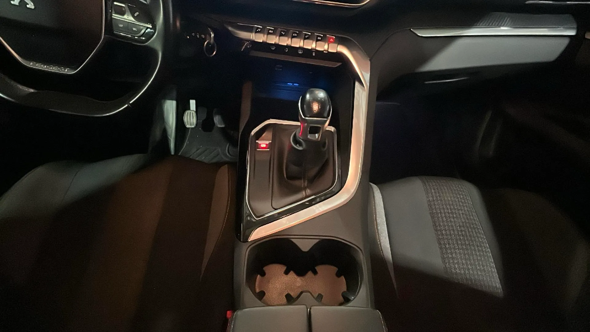Peugeot 3008 1.2 PureTech Active - foto 16