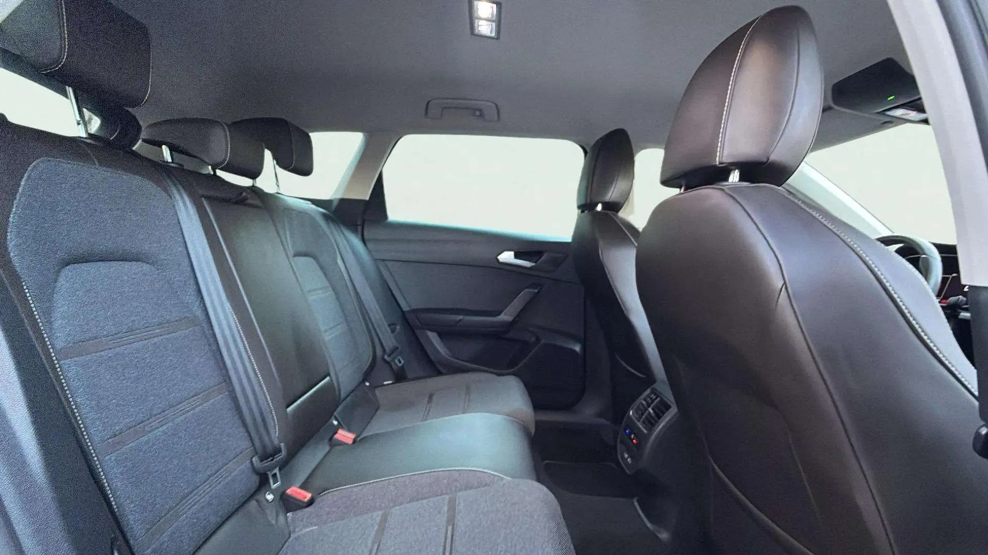 SEAT León SP 2.0 TDI DSG Xcellence - foto 23