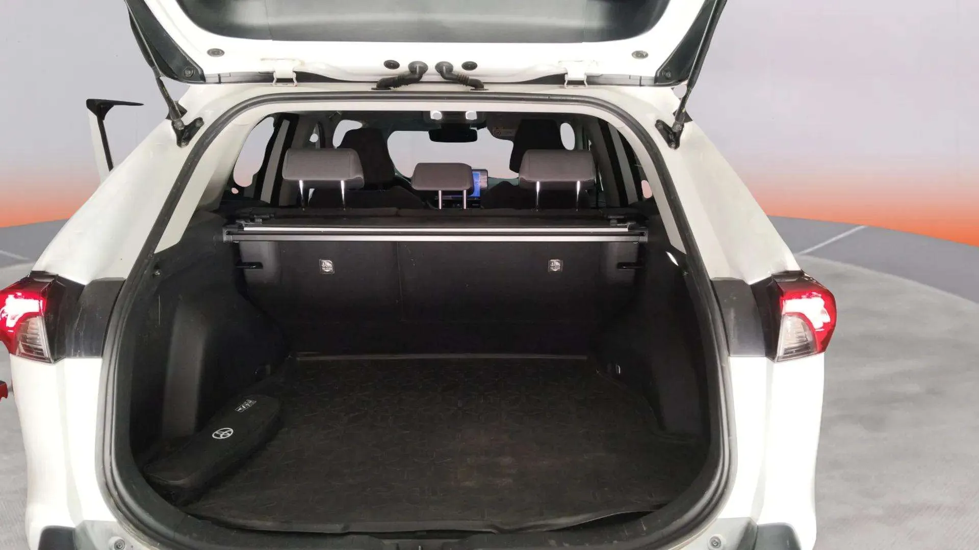 Toyota RAV4 2.5l 220H Advance - foto 5