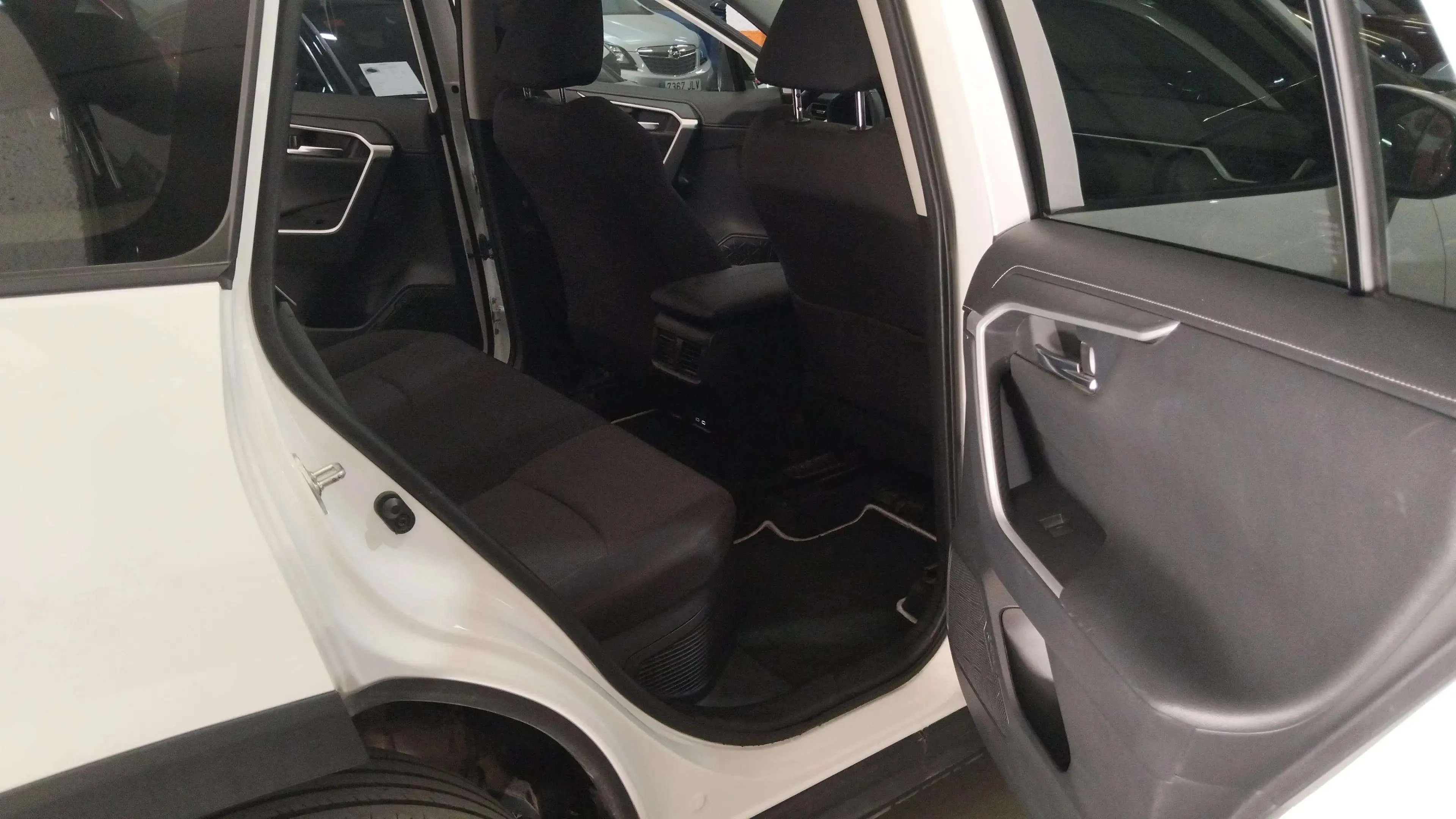 Toyota RAV4 2.5l 220H Advance - foto 8