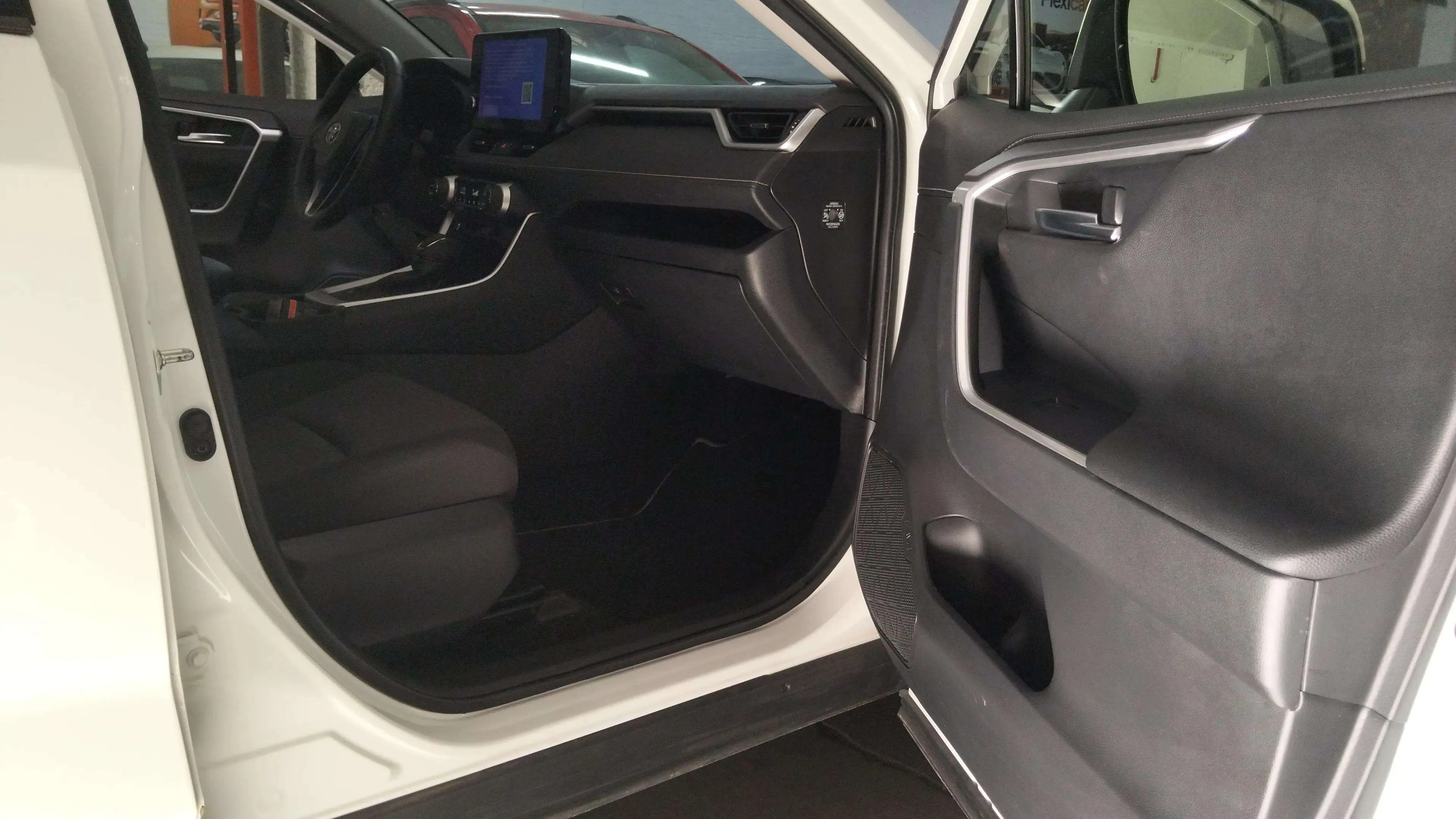 Toyota RAV4 2.5l 220H Advance - foto 7