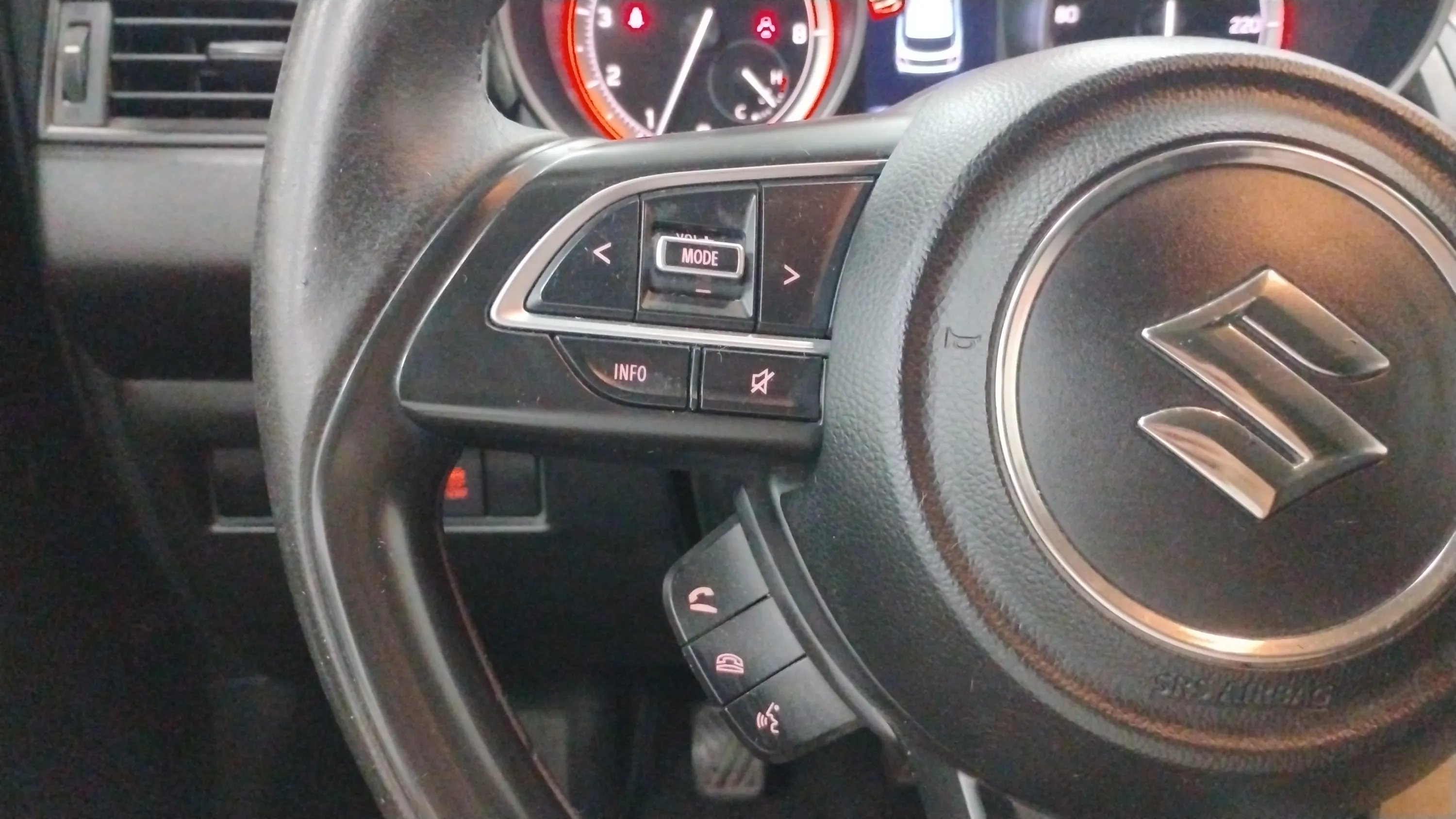 Suzuki Swift 1.2 GLE Mild Hybrid - foto 19