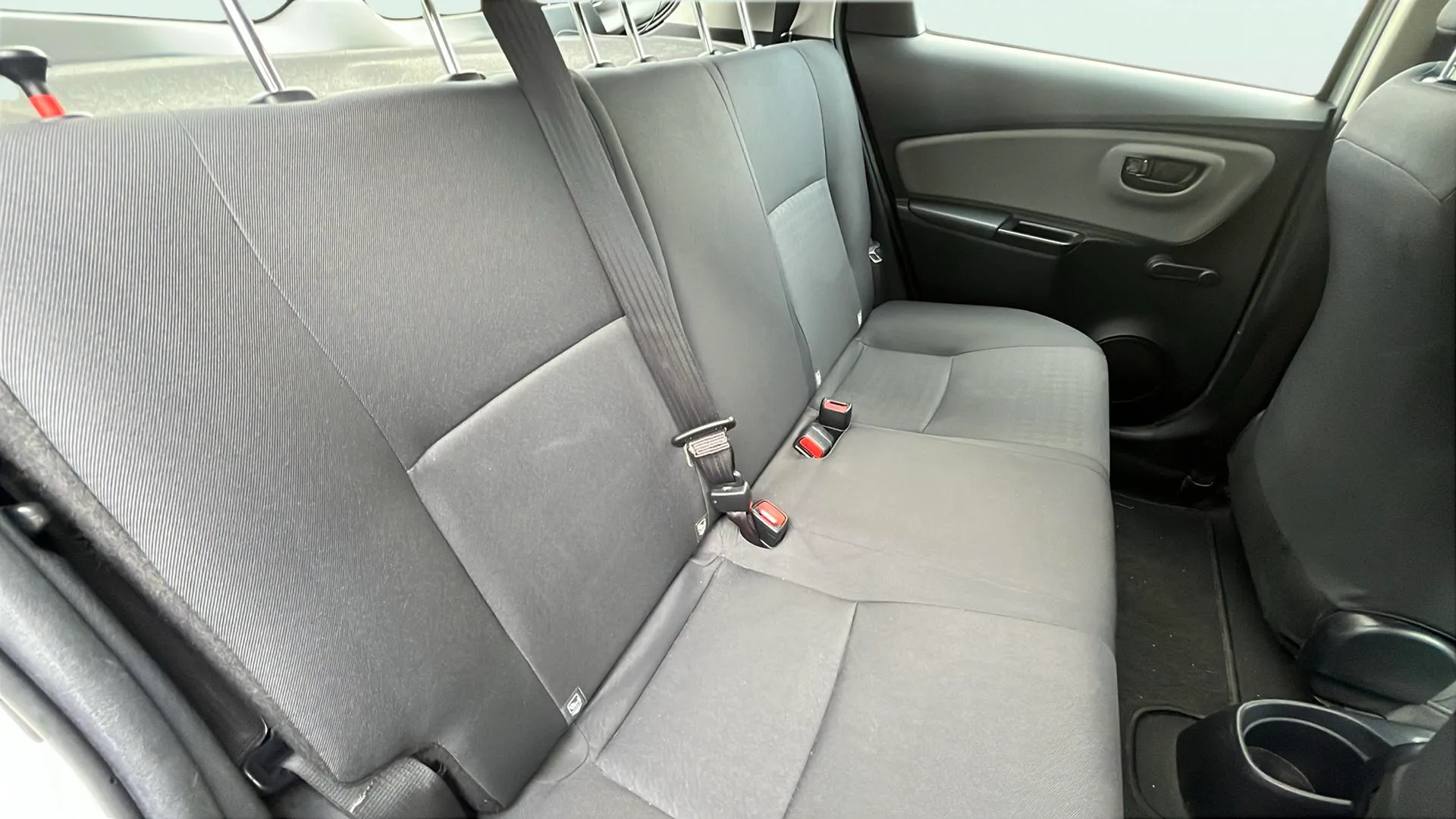 Toyota Yaris 1.0 70 Active - foto 17