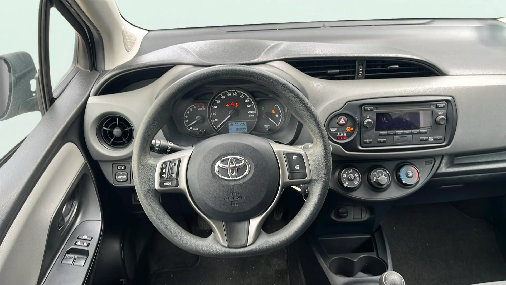 Toyota Yaris 1.0 70 Active - foto 11