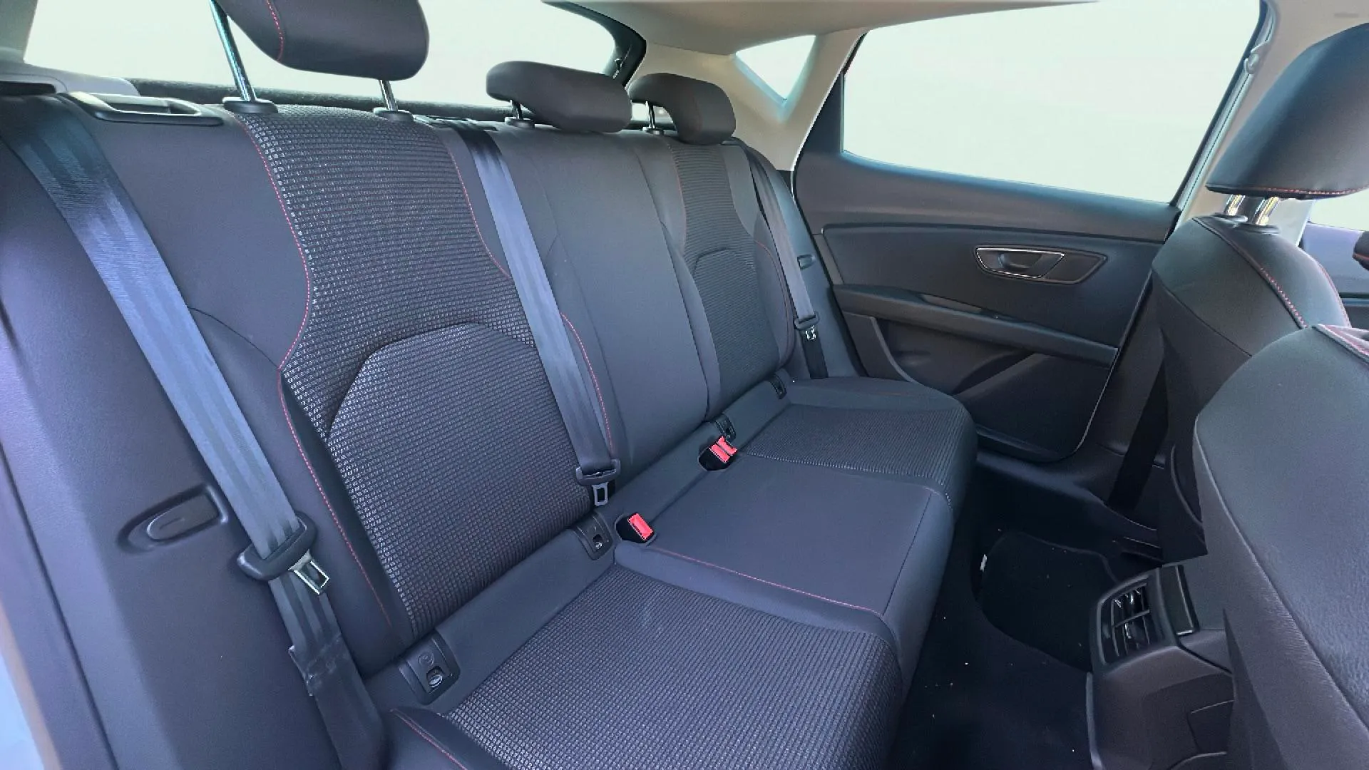 SEAT León 1.5 TSI DSG-7 FR Ed - foto 16