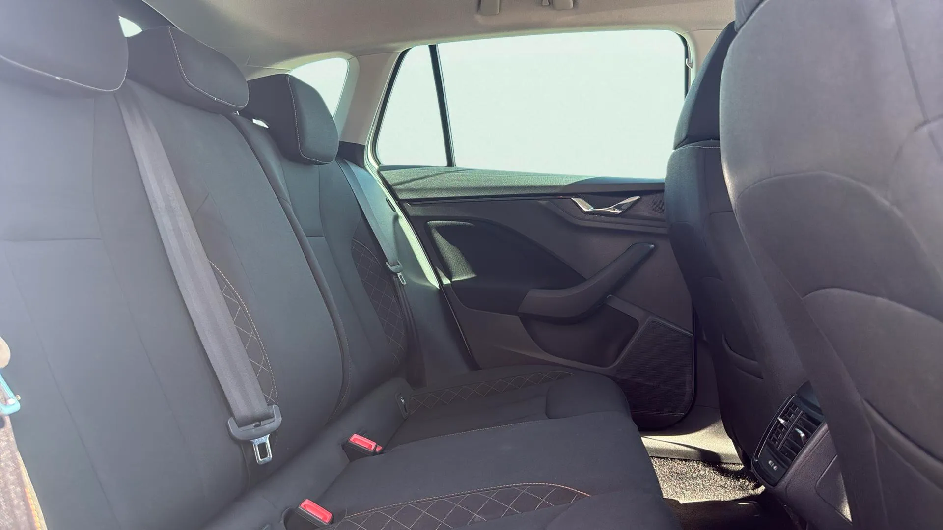 Škoda Scala 1.0 TSI Ambition - foto 18