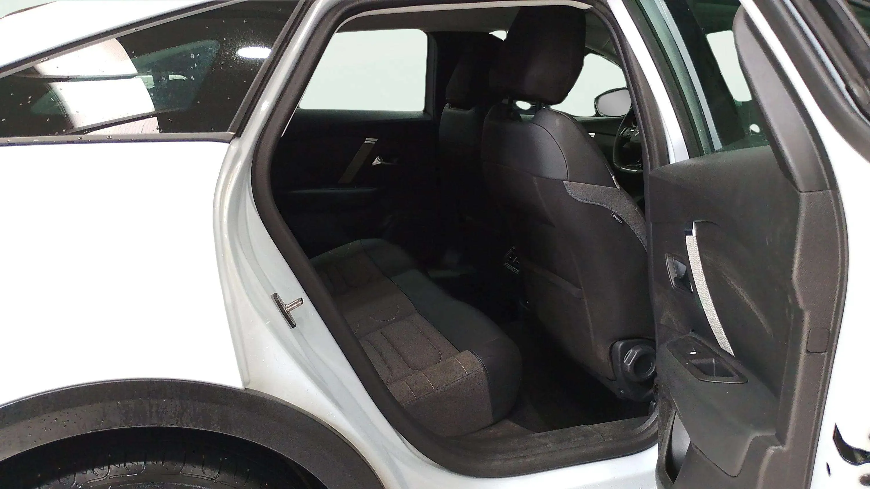 Citroën C4 Hybrid 136 e-DCS6 Plus - foto 15