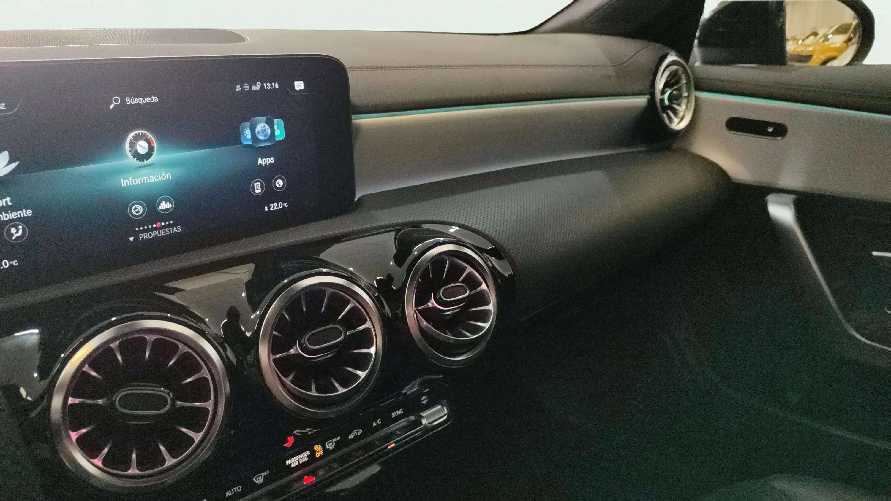 Mercedes-Benz CLA 200 - foto 12