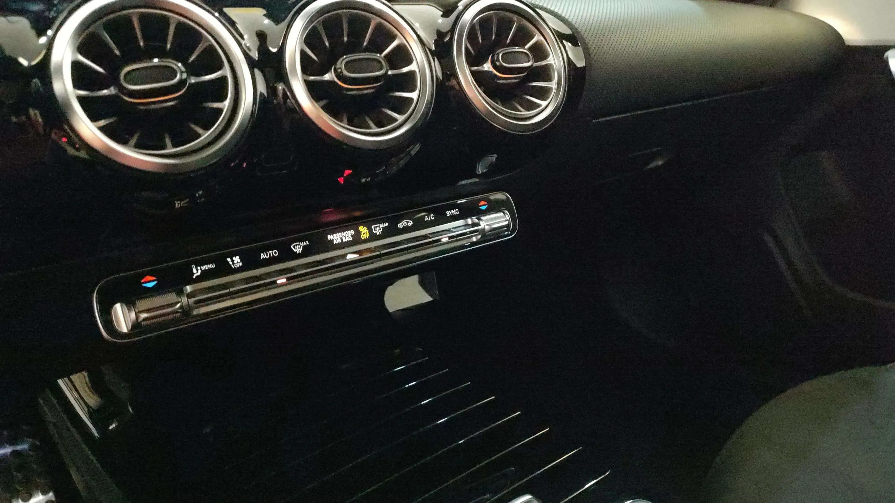 Mercedes-Benz CLA 200 - foto 17