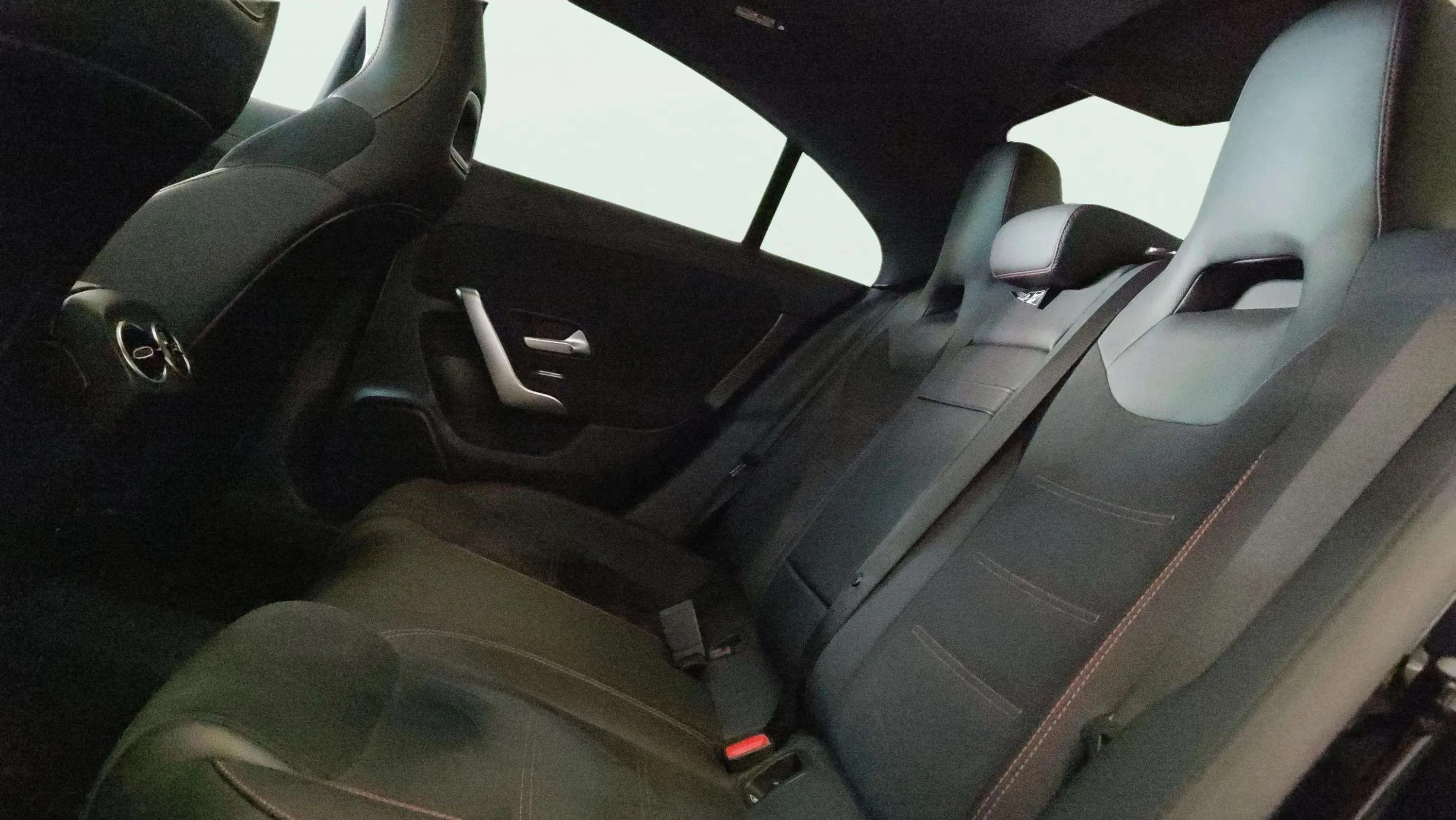 Mercedes-Benz CLA 200 - foto 22