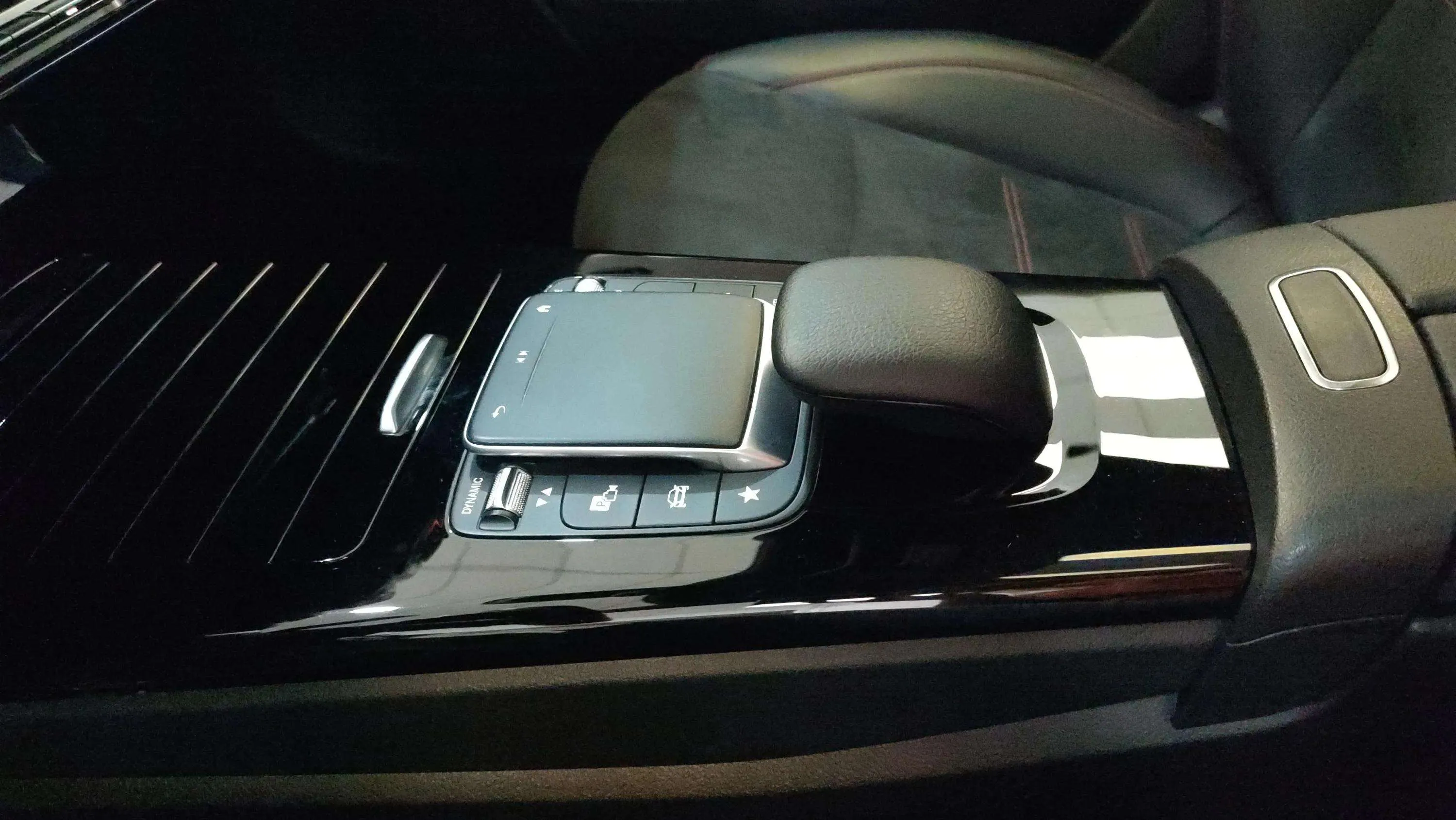 Mercedes-Benz CLA 200 - foto 19
