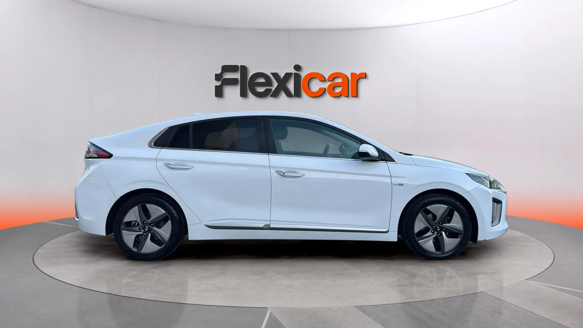 Hyundai Ioniq 1.6 GDI HEV Style DCT - foto 8