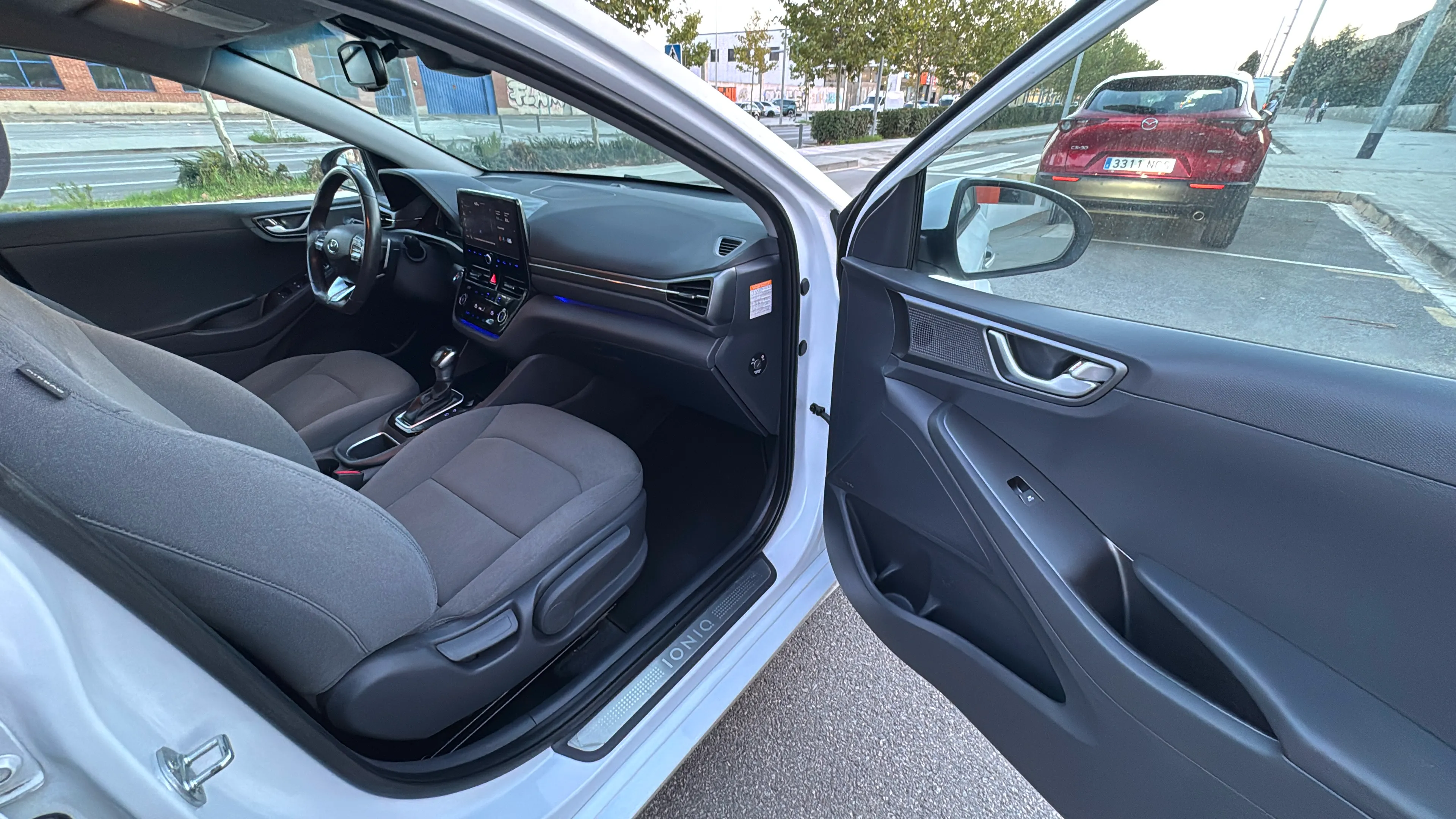 Hyundai Ioniq 1.6 GDI HEV Style DCT - foto 29