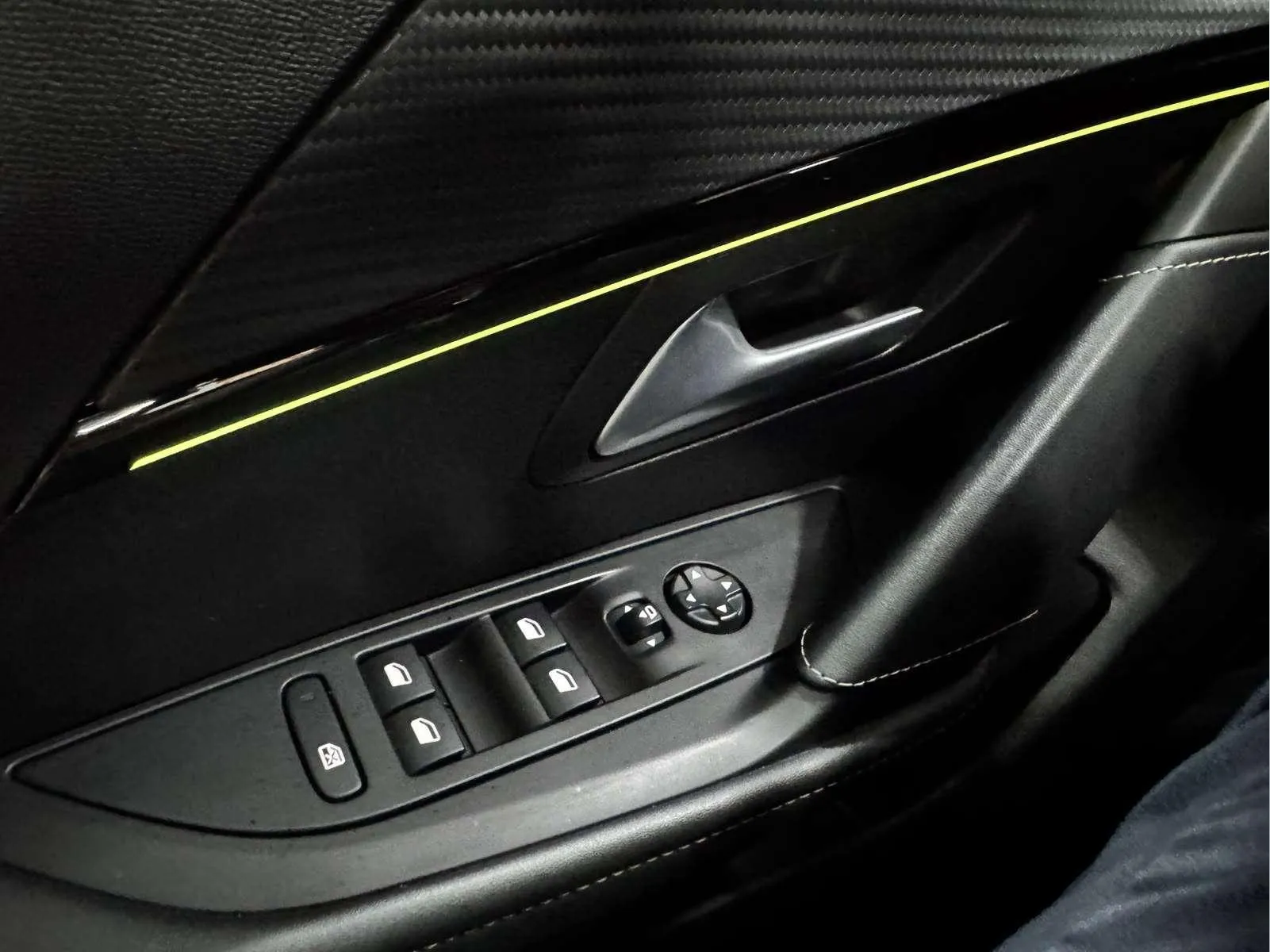 Peugeot 208 PureTech GT - foto 11