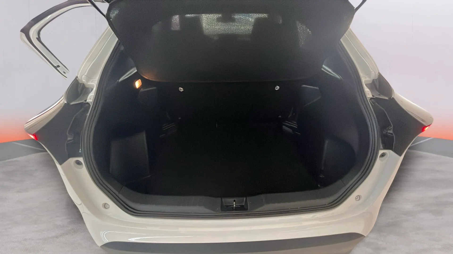 Toyota Yaris Cross 1.5 120H Adventure - foto 15