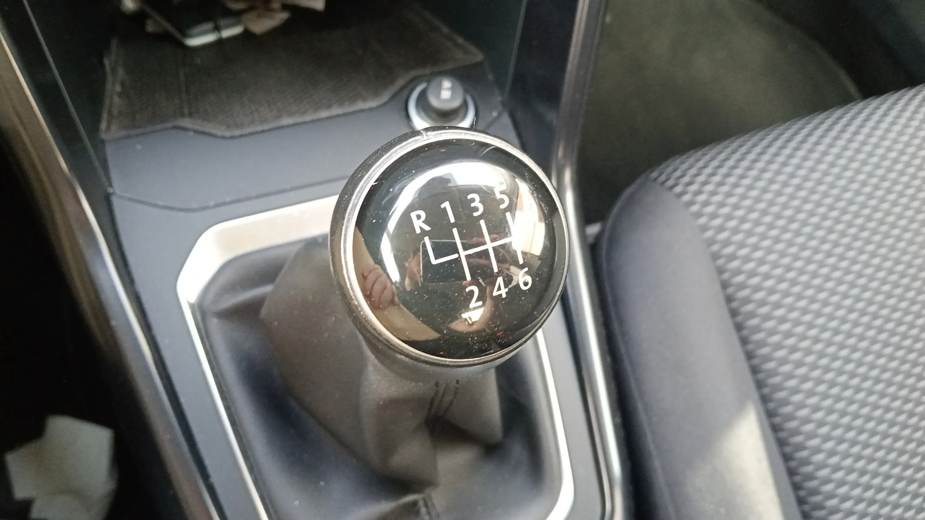 Volkswagen T-Roc Advance 1.0 TSI - foto 18