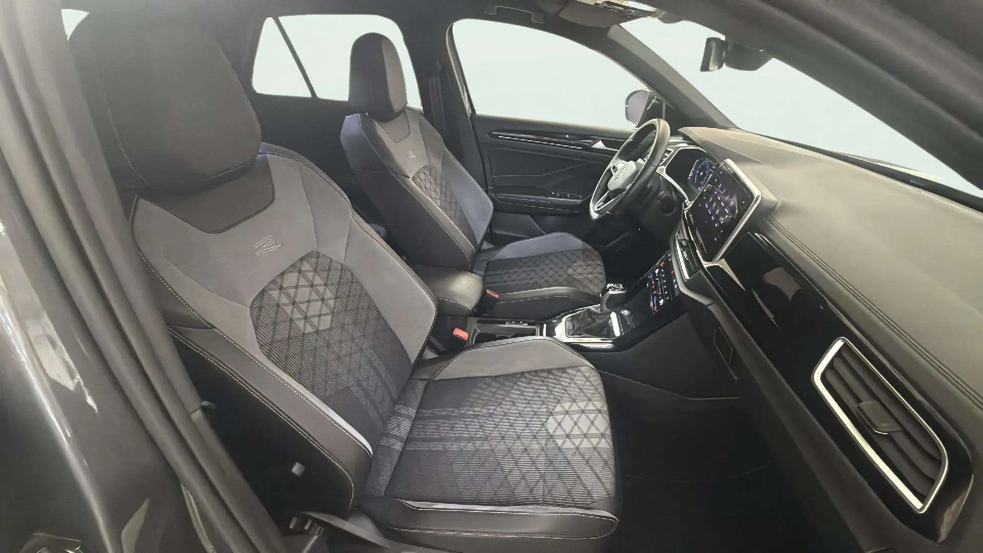 Volkswagen T-Roc R-Line 1.5 TSI DSG - foto 16