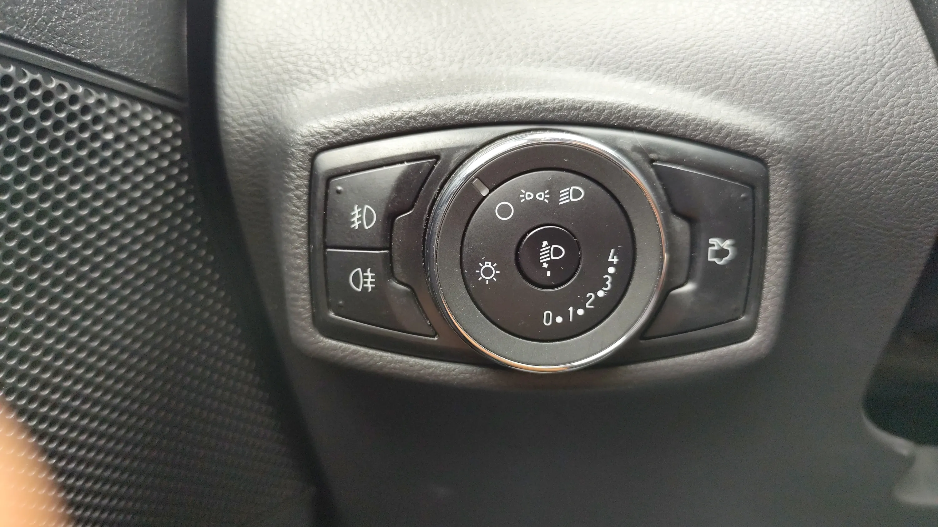 Ford Ka+ 1.2 Ti-VCT Black&White Edition - foto 18