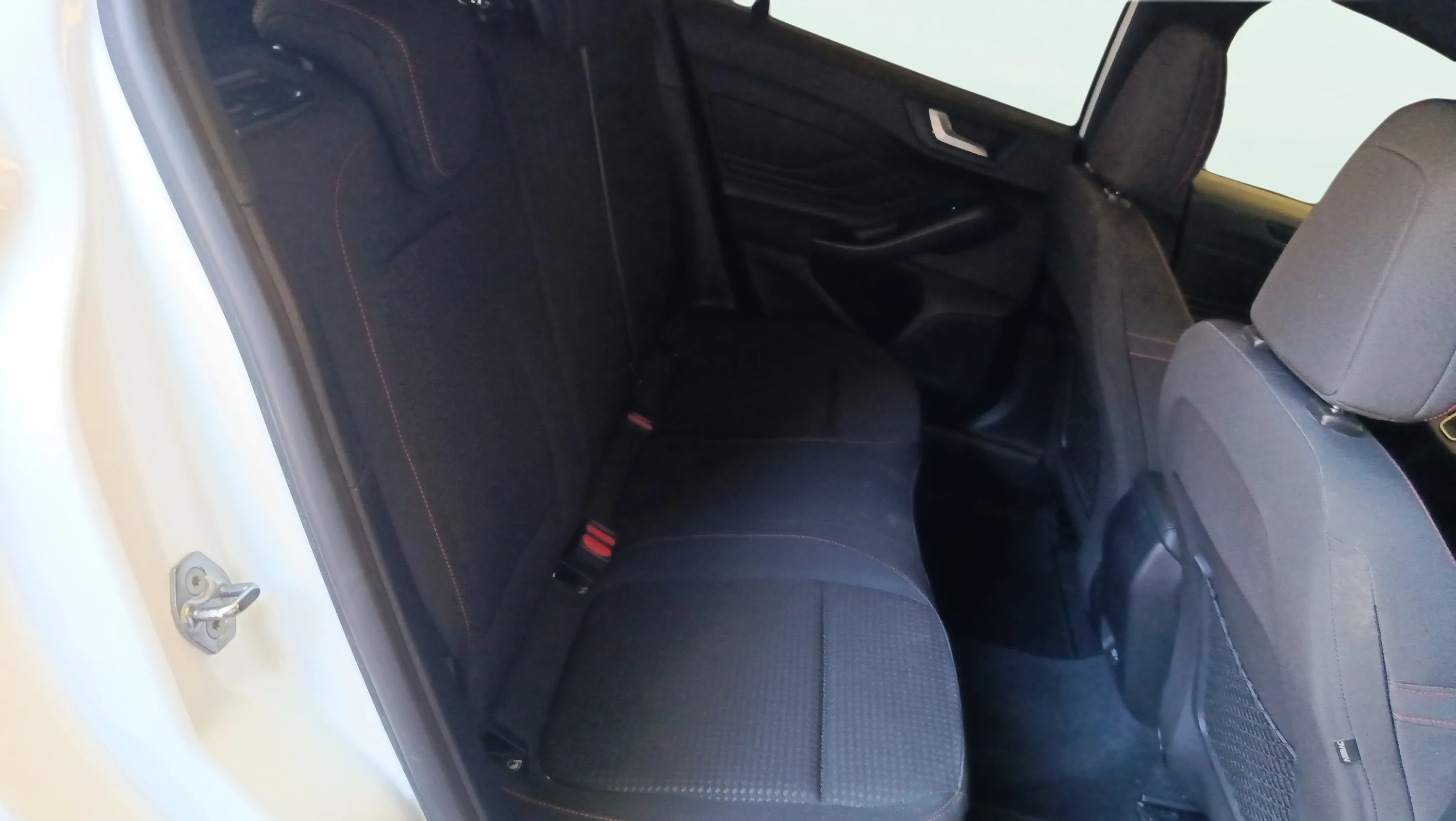 Ford Focus 1.0 EcoBoost MHEV Titanium - foto 14