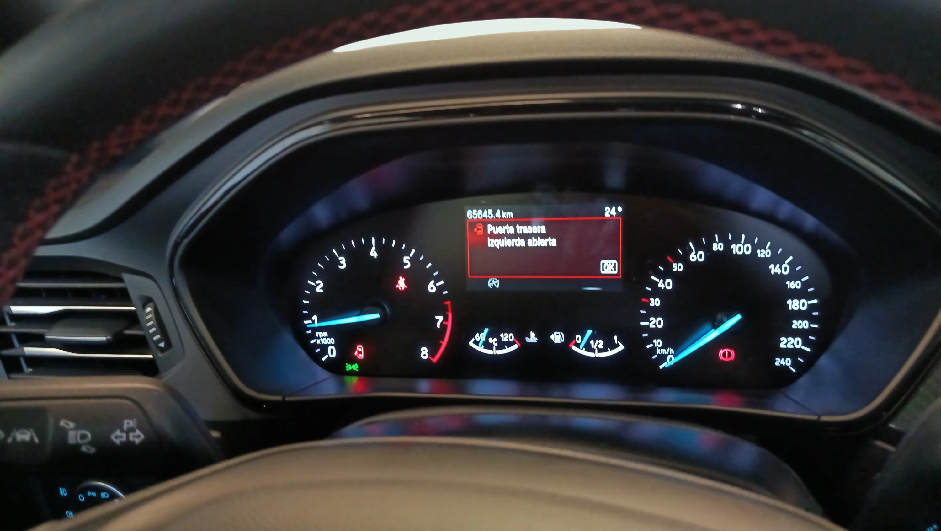 Ford Focus 1.0 EcoBoost MHEV Titanium - foto 6