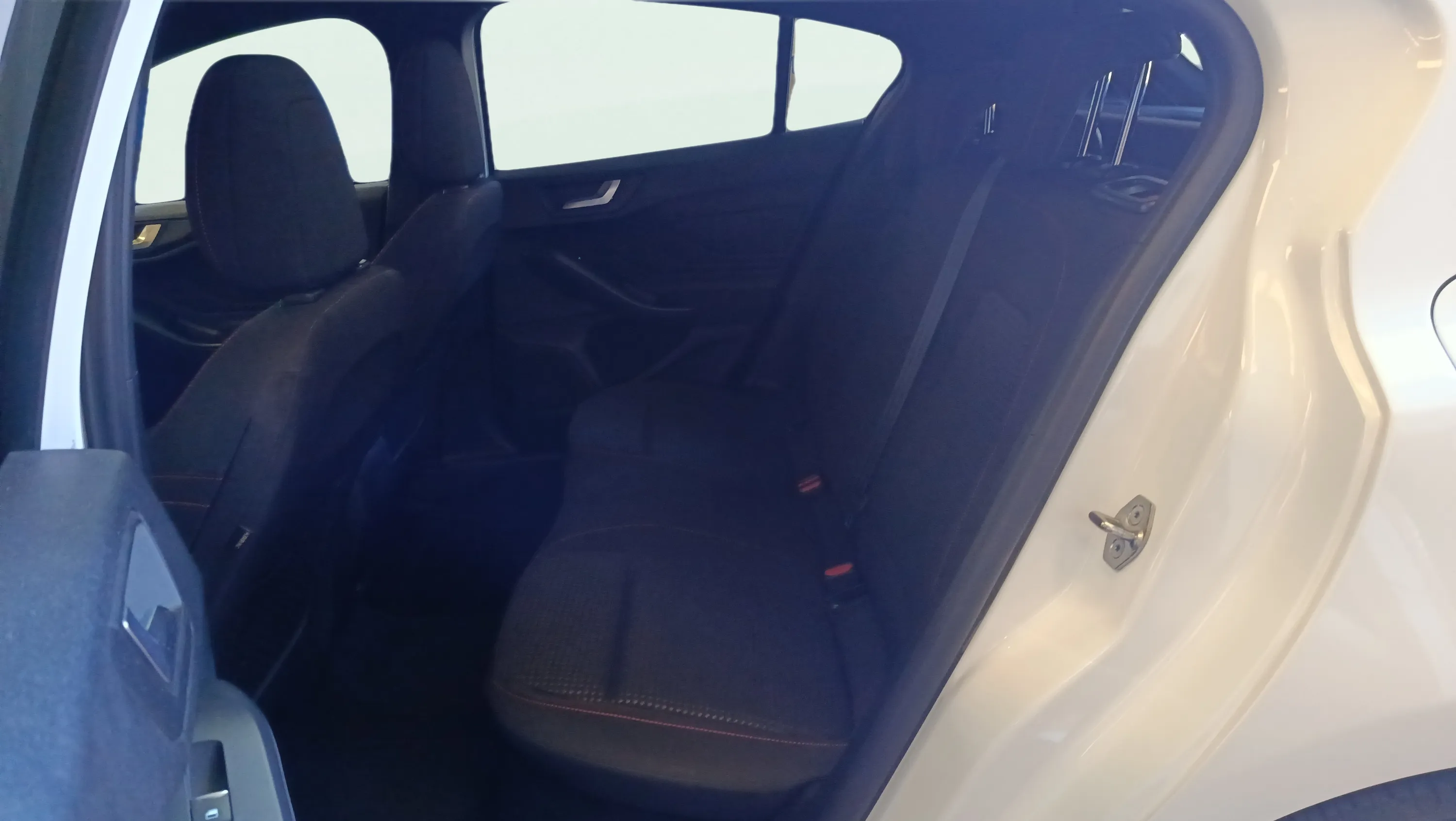 Ford Focus 1.0 EcoBoost MHEV Titanium - foto 13
